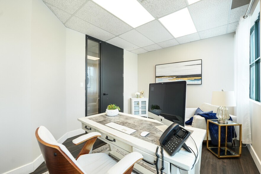 More Photos Of 2155 Dunwin Dr, Mississauga Office Residential For Sale