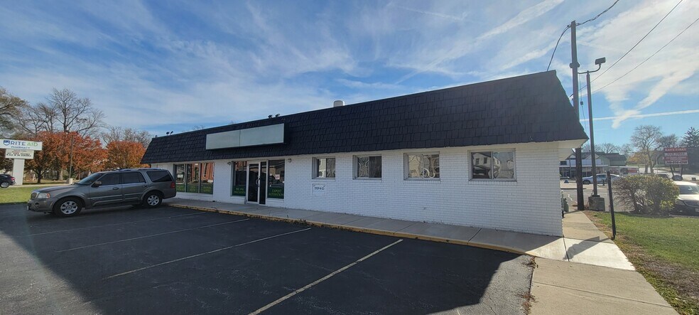 More Photos Of 123 E Columbia St, Marion General Retail For Sale