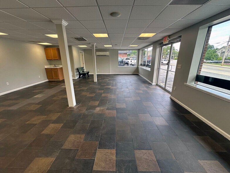 More Photos Of , Acworth General Retail For Sale