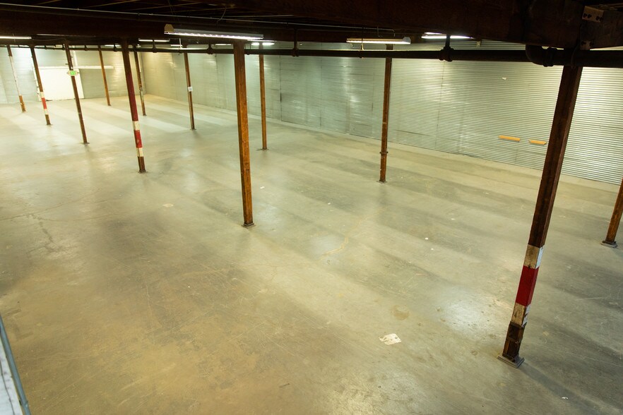 More Photos Of 615 E 61st St, Los Angeles Light Manufacturing For Sale