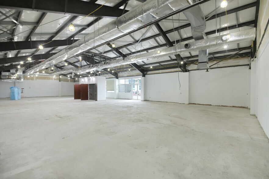 More Photos Of 1781 Hylan Blvd, Staten Island Office For Lease