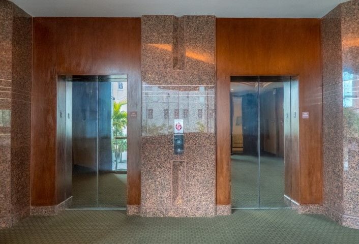 More Photos Of 2033 Main St, Sarasota Office For Lease