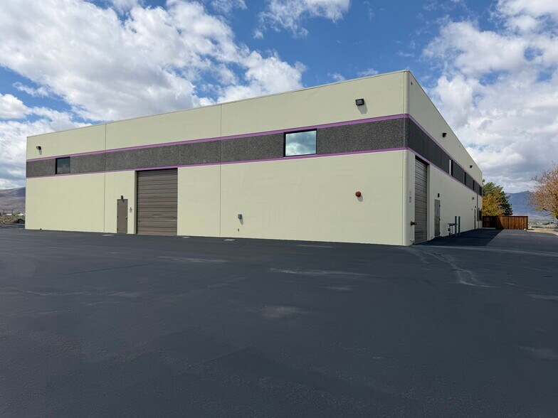 More Photos Of 5 Airpark Vista Blvd, Dayton Manufacturing For Sale