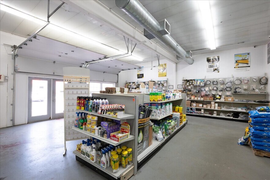 More Photos Of 323 Clarks Falls Rd, North Stonington Freestanding For Lease