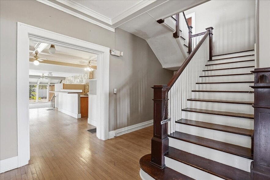 More Photos Of 337 8th Ave W, Palmetto Restaurant For Sale