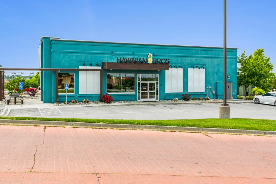 More Photos Of 1112 E North Ave, Belton General Retail For Sale