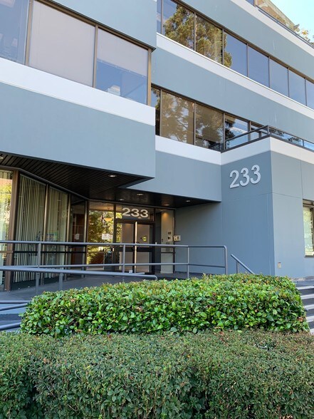 More Photos Of 233 W 1st St, North Vancouver Office For Lease