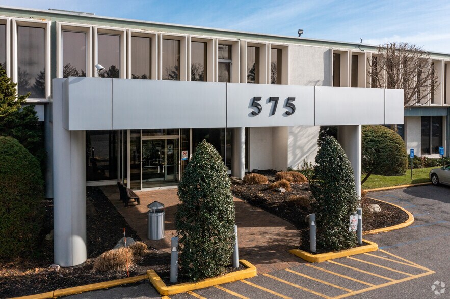 More Photos Of 575 Underhill Blvd, Syosset Light Distribution For Lease