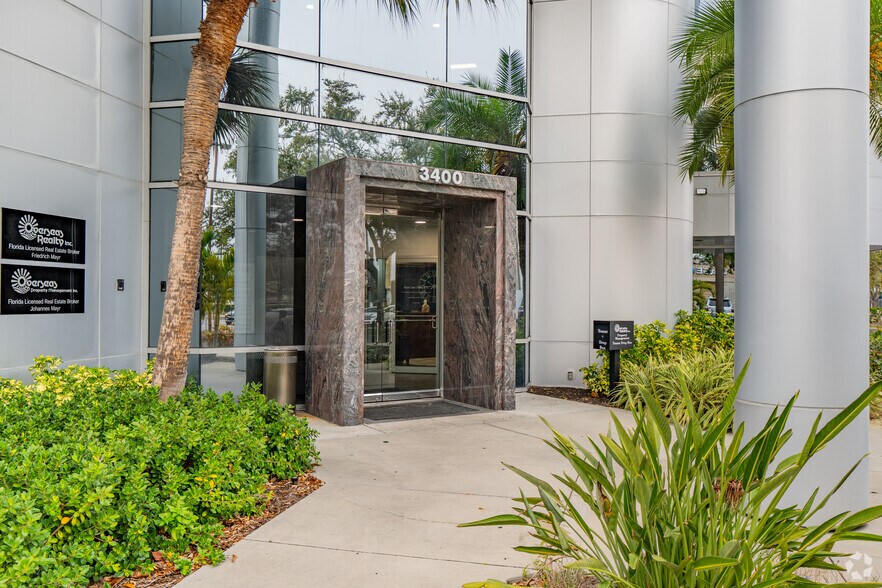 More Photos Of 3400 S Tamiami Trl, Sarasota Office For Lease