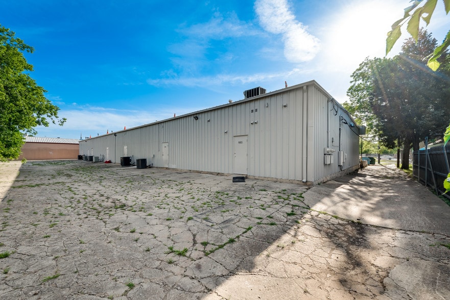 More Photos Of 1803-1813 N Elm St, Denton Restaurant For Sale