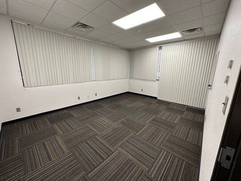 More Photos Of 3343 E Montclair St, Springfield Office For Lease