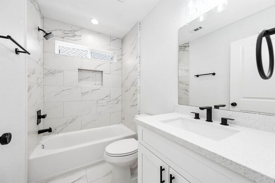 More Photos Of 2024 Hampton st, Houston Multifamily For Sale