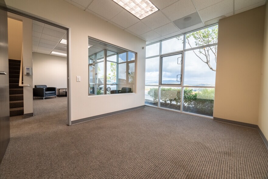 More Photos Of 216 Avenida Fabricante, San Clemente Light Distribution For Sale