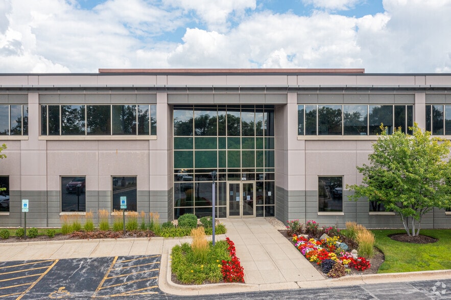 More Photos Of 975 Weiland Rd, Buffalo Grove Office For Lease