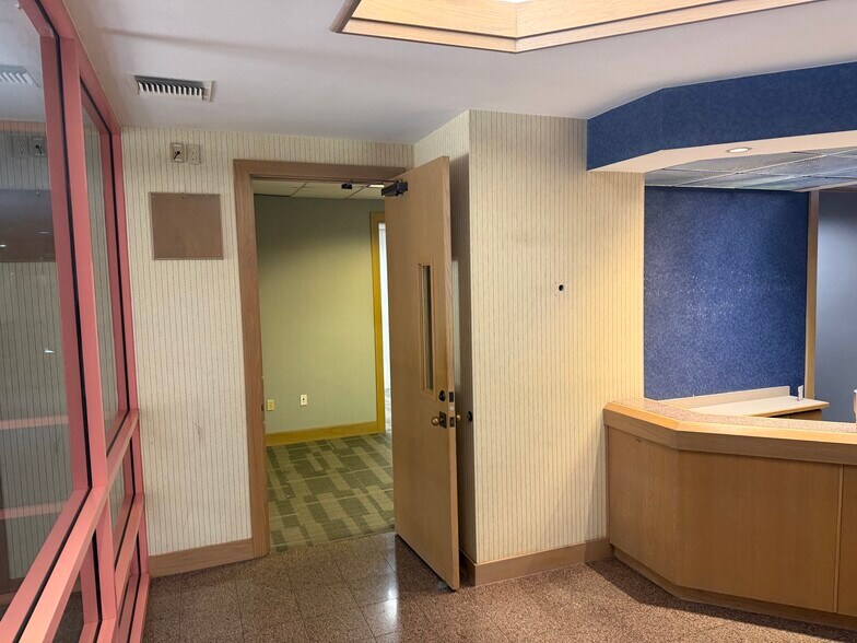 More Photos Of 2700 NW 43rd St, Gainesville Office For Lease
