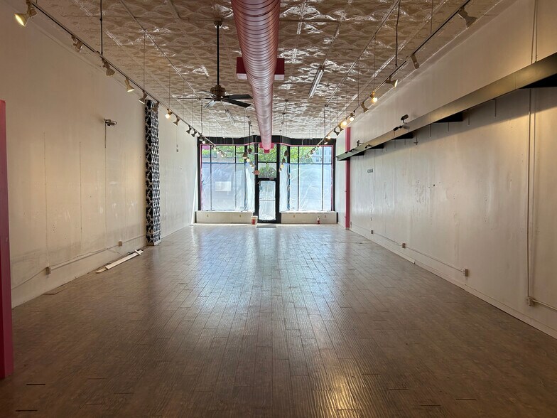 More Photos Of 2936 S Lyndale Ave, Minneapolis Storefront For Lease