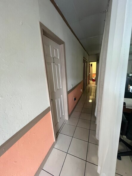 More Photos Of 1650-1660 S Dairy Ashford Rd, Houston Storefront Retail Office For Lease