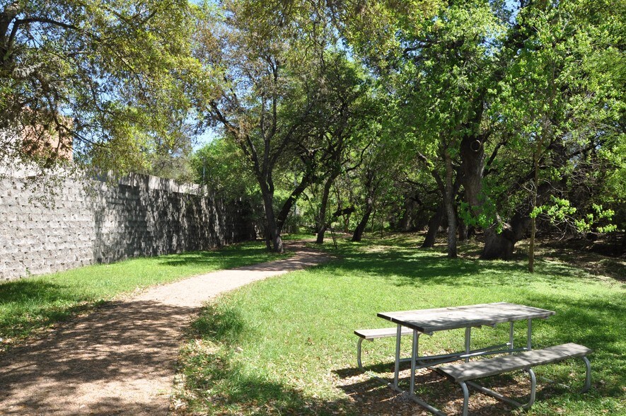 More Photos Of 5730 Northwest Pky, San Antonio Research And Development For Lease