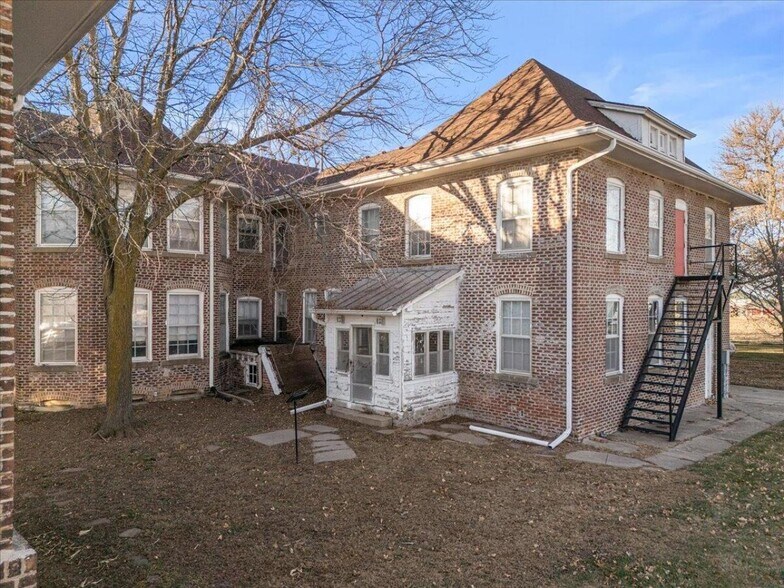 More Photos Of 21551 270th St, Mc Clelland Office For Sale