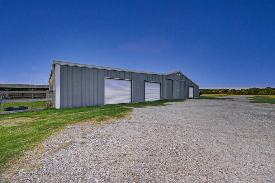 More Photos Of 10550 Brinkmeyer Rd, Needville Flex For Sale