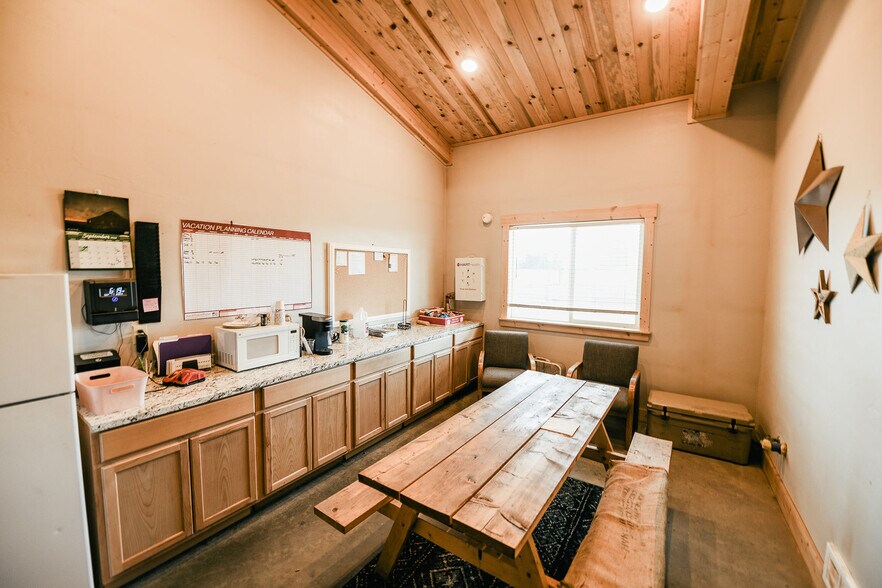 More Photos Of 40 Taylor dr, Dillon Industrial For Sale