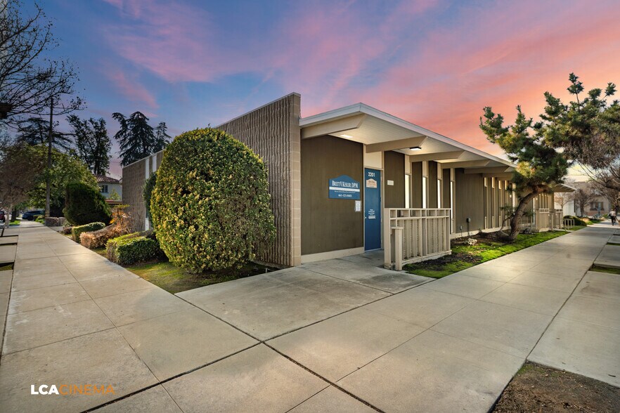 Primary Photo Of 2201-2205 19th St, Bakersfield Medical For Lease