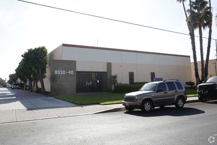More Photos Of 8030-8040 Deering Ave, Canoga Park Light Manufacturing For Lease