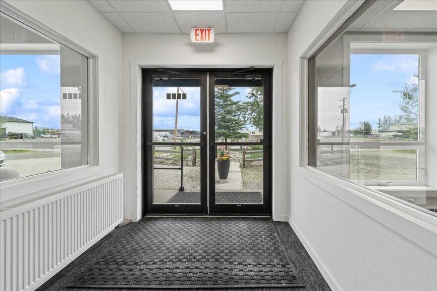More Photos Of 3408 International St, Fairbanks Warehouse For Lease