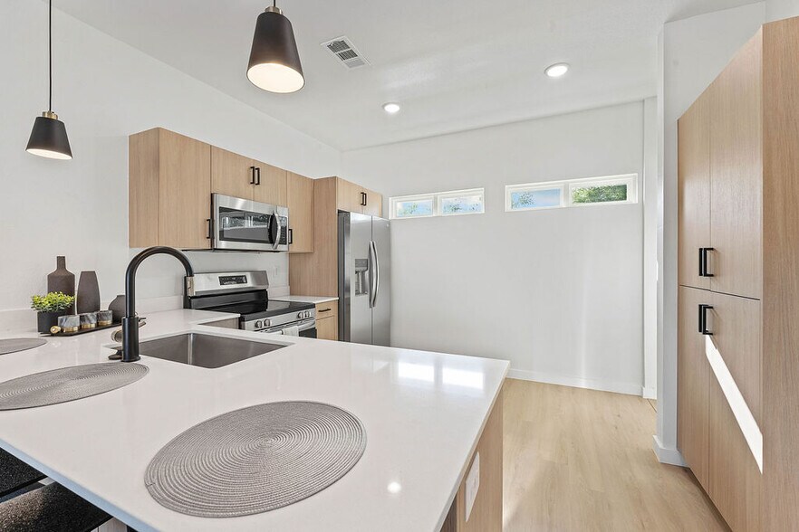 More Photos Of 1982 S Razorback Rd, Fayetteville Apartments For Sale