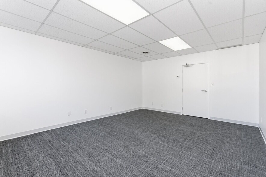 More Photos Of 125 Chenoweth Ln, Louisville Office Residential For Lease