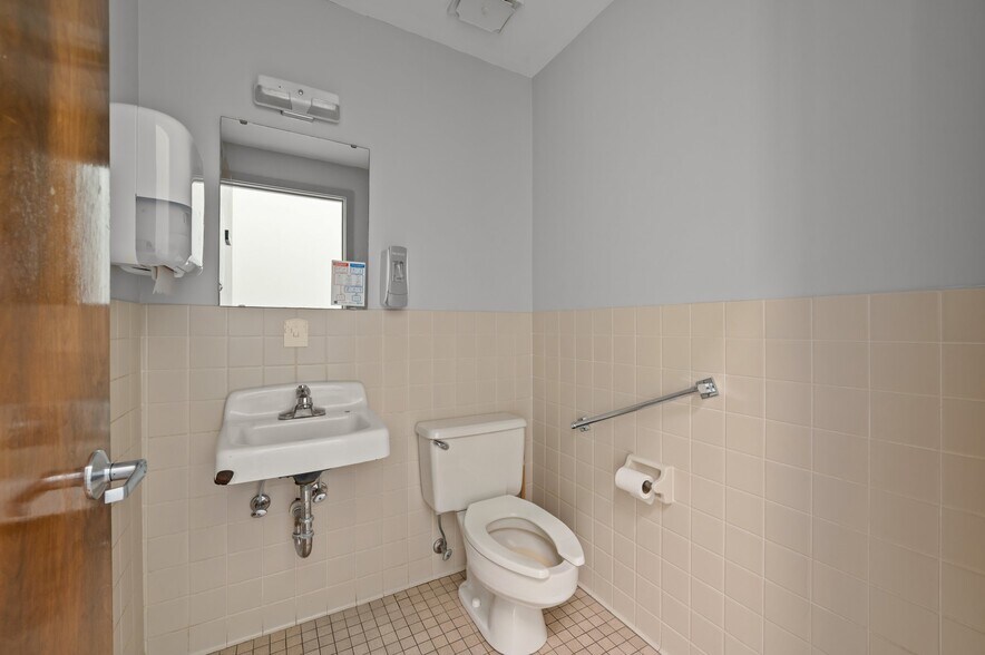 More Photos Of 2503 N Queen St, Kinston Medical For Sale