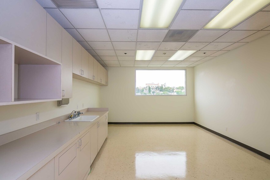 More Photos Of 2417 Beverly Blvd, Los Angeles Office For Lease