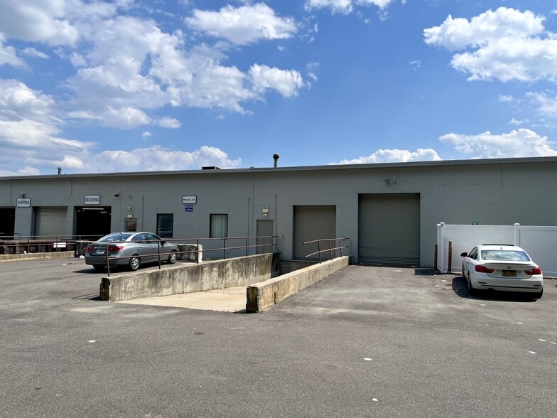 More Photos Of 18-38 Garvies Point Rd, Glen Cove Warehouse For Lease
