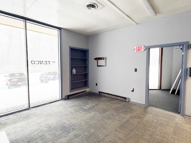 More Photos Of 2735 Brundage Rd, Baldwinsville Warehouse For Lease