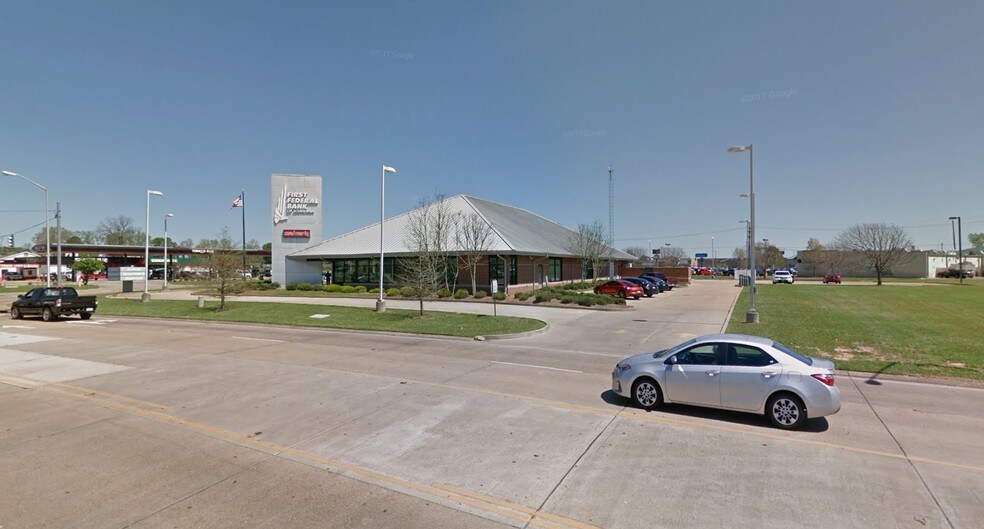 More Photos Of 2141 N Mall Dr, Alexandria Medical For Lease