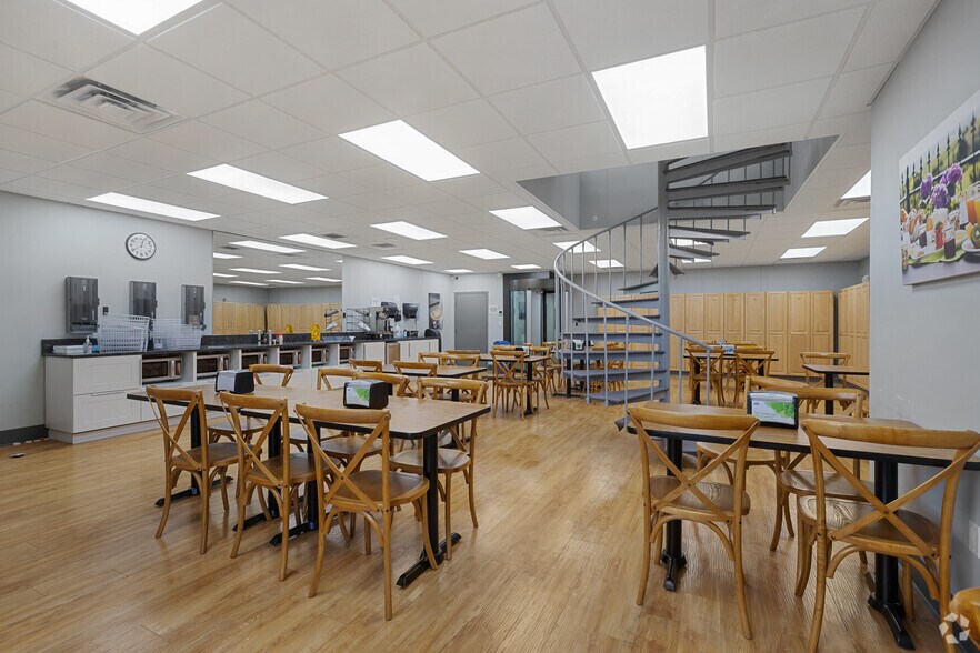 More Photos Of 252-262 Depot Rd, Milford Flex For Sale