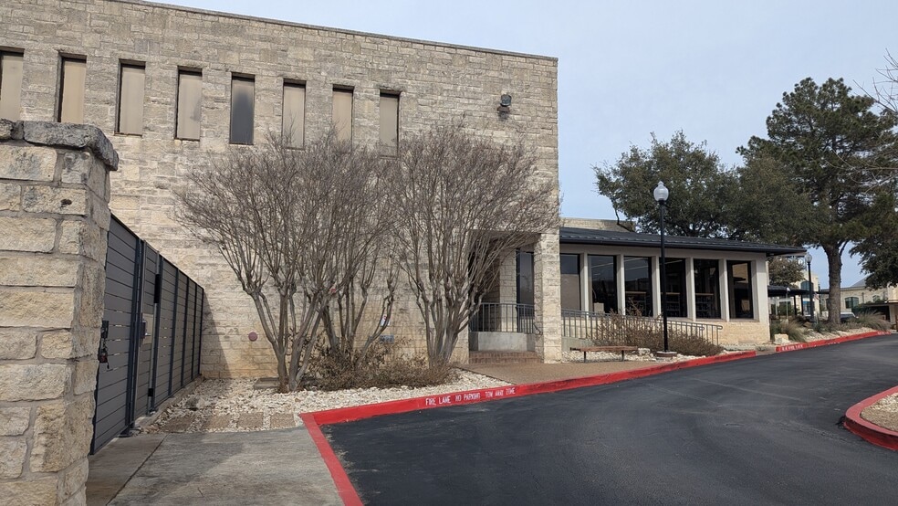 More Photos Of 741 Water St, Kerrville Loft Creative Space For Lease