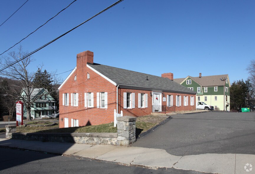 More Photos Of 1127 W Main St, Waterbury Medical For Lease