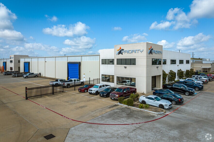 More Photos Of 5655 W Sam Houston Pky N, Houston Unknown For Lease