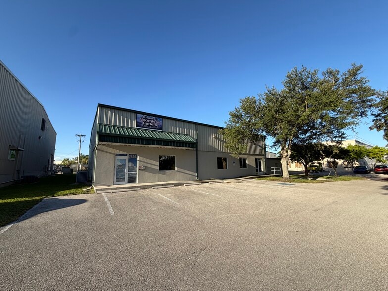 More Photos Of 7896 Interstate Ct, North Fort Myers Warehouse For Sale