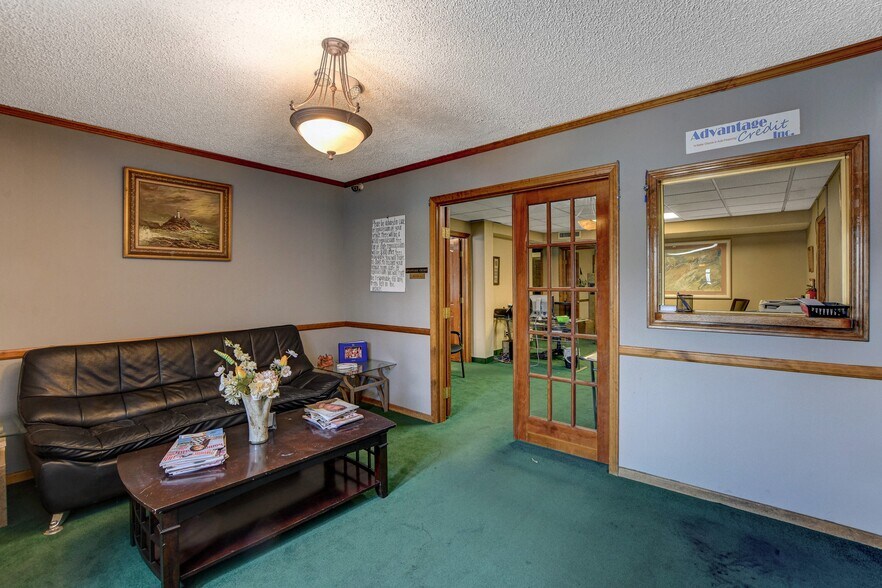 More Photos Of 1580 E Sahara Ave, Las Vegas General Retail For Sale