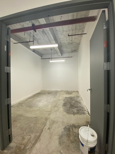 More Photos Of 901 E 31st St, Los Angeles Manufacturing For Lease