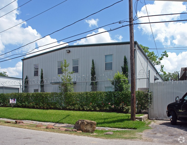 More Photos Of 8717 Windswept Ln, Houston Warehouse For Lease