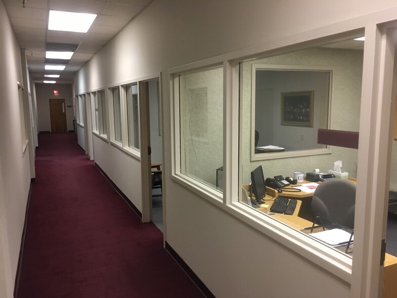 More Photos Of 3600 Regal Blvd, Memphis Showroom For Lease