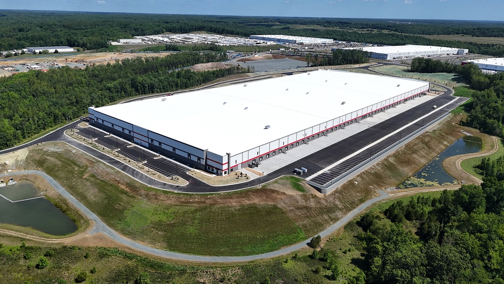 More Photos Of 211 Centreport Pky, Fredericksburg Warehouse For Lease