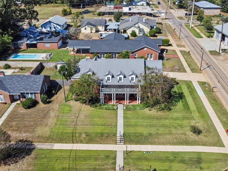 More Photos Of 302 W College St, Enterprise Flex For Sale