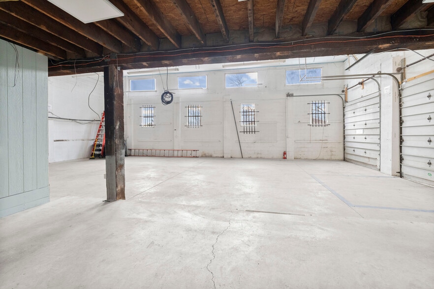 More Photos Of 1923 Old Eastern Ave, Essex Service For Lease