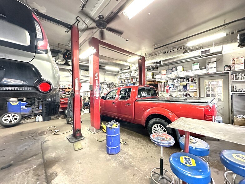 More Photos Of 611 W Manlius St, East Syracuse Auto Repair For Sale