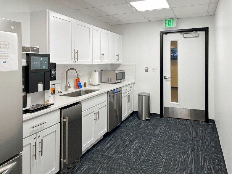 More Photos Of 4200 Fashion Square Blvd, Saginaw Medical For Sale