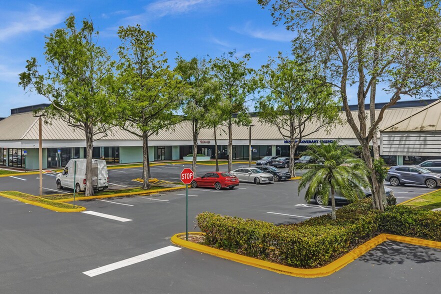 More Photos Of 4412-4678 N University Dr, Lauderhill Unknown For Lease